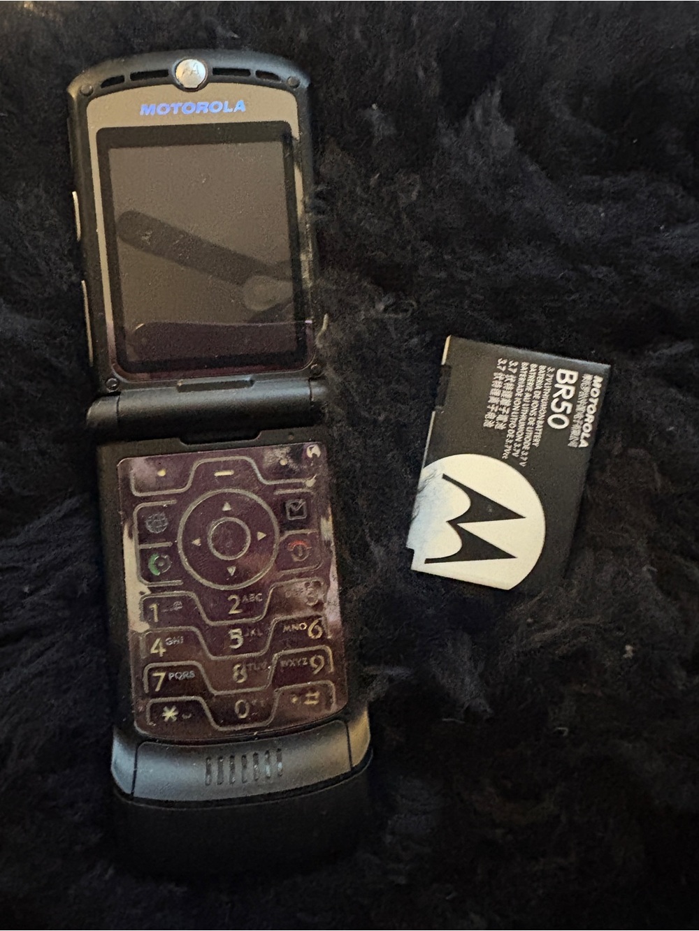 Motorola Black Flip Phone with Black BR50 Battery